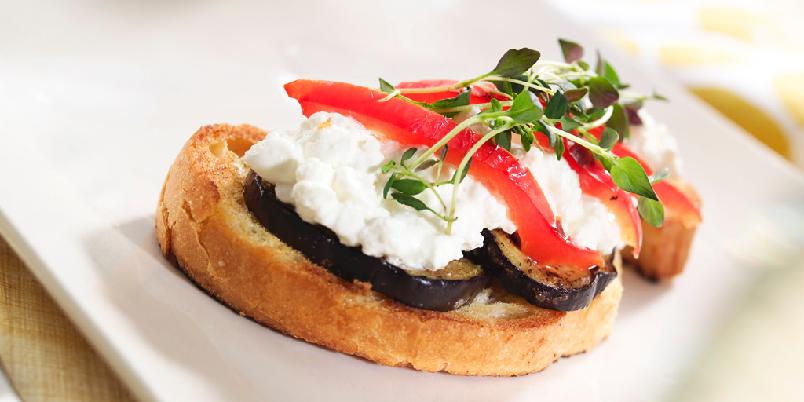 Bruschetta med aubergine og cottage cheese
